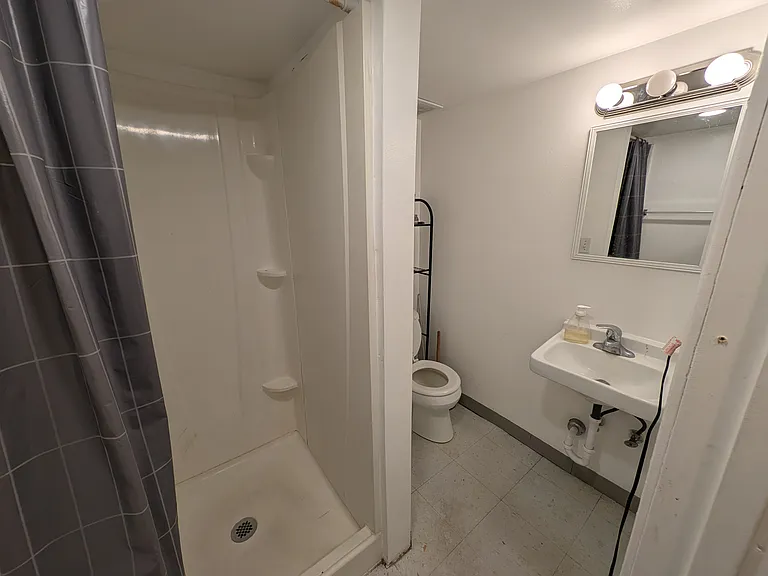 551 SE 15th Ave #BASEMENT — Photo 5