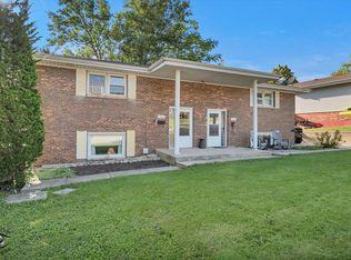 1935 S Hamilton St, Lockport, IL 60441