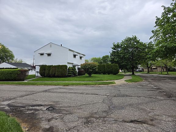 2nd image of 396 Skyview Rd