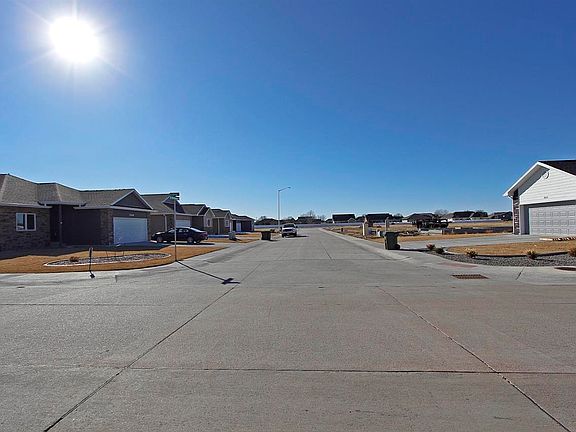 4th image of 814 Mockingbird Dr