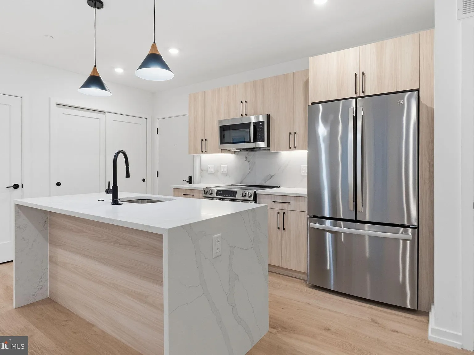 1 bed, 1.0 bath, 650 sqft, $1,900 — Photo 1