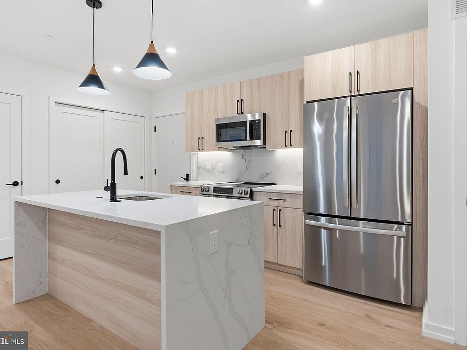 1st image of 208 Vine St #3E