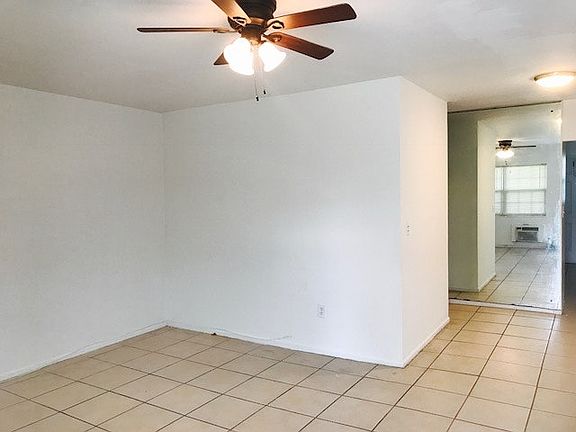 3rd image of 1471 NE 170th St APT 226A
