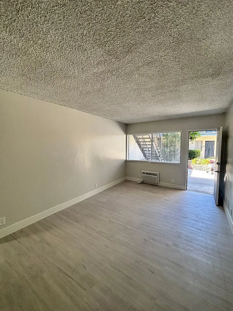 Studio, 1.0 bath, 650 sqft, $1,850 — Photo 2