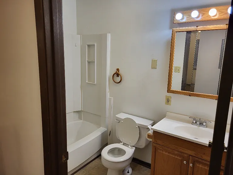 1102 W McPherson St #3 — Photo 5