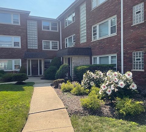 2nd image of 8527 W Bryn Mawr Ave APT 2E