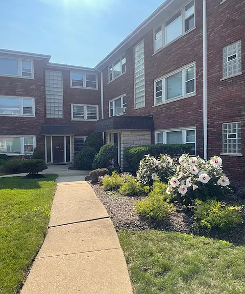 8527 W Bryn Mawr Ave #2E — Photo 2