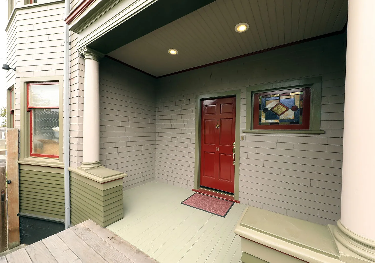 Spacious Updated Victorian Apartment, some utilities included — Photo 4
