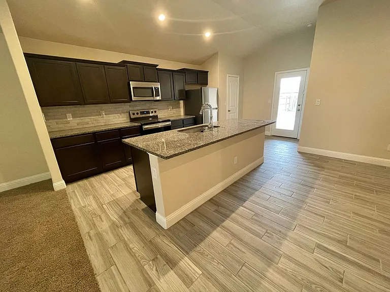 3719 Oakridge Ave — Photo 5