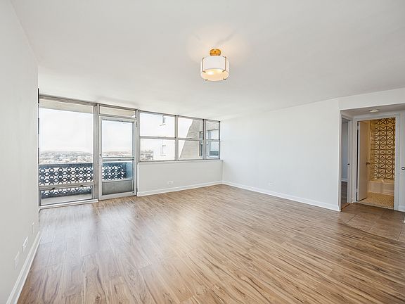 4th image of 6301 N Sheridan Rd APT 23J