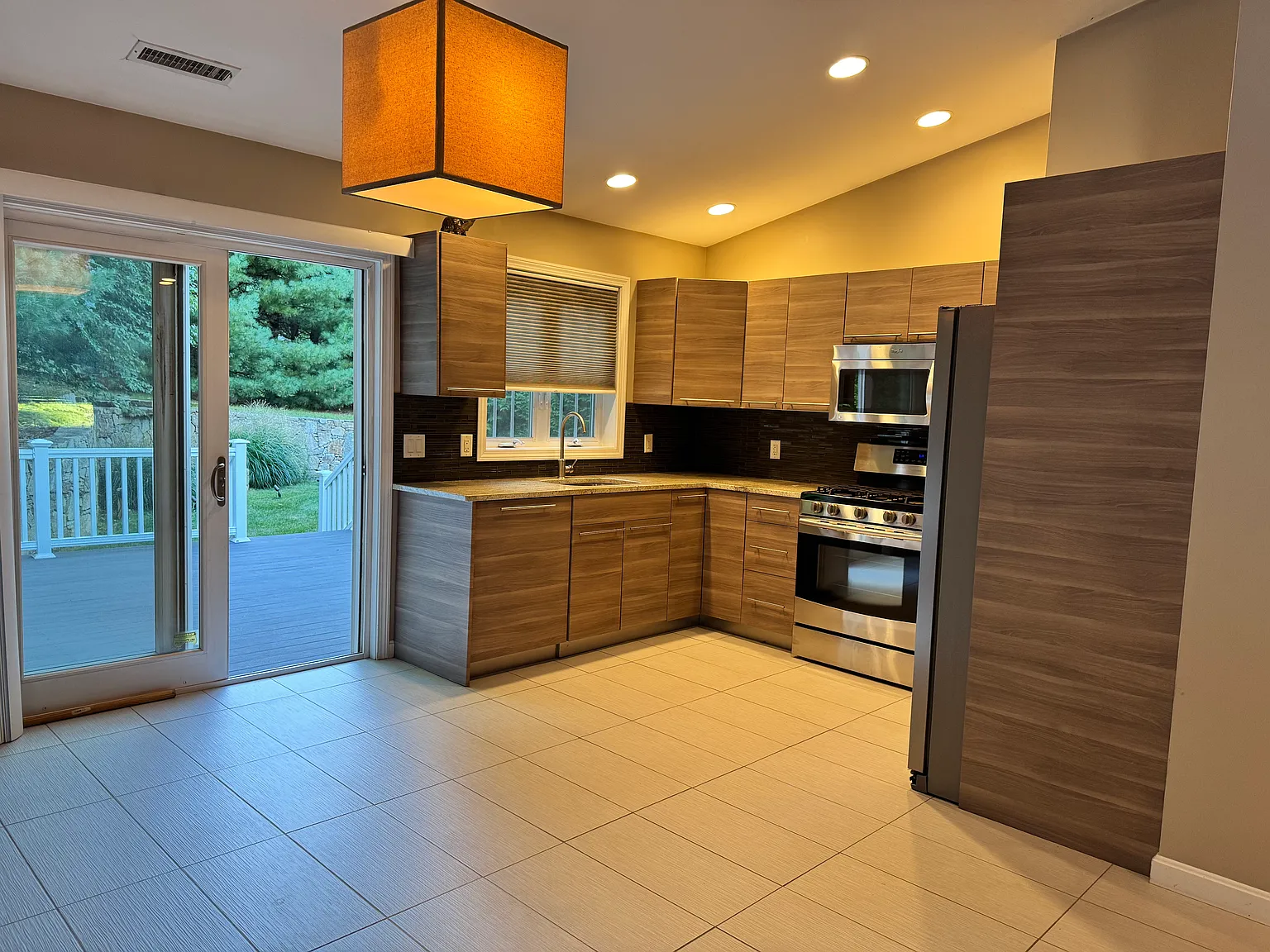 2 bed, 1000 sqft, $2,200 — Photo 1