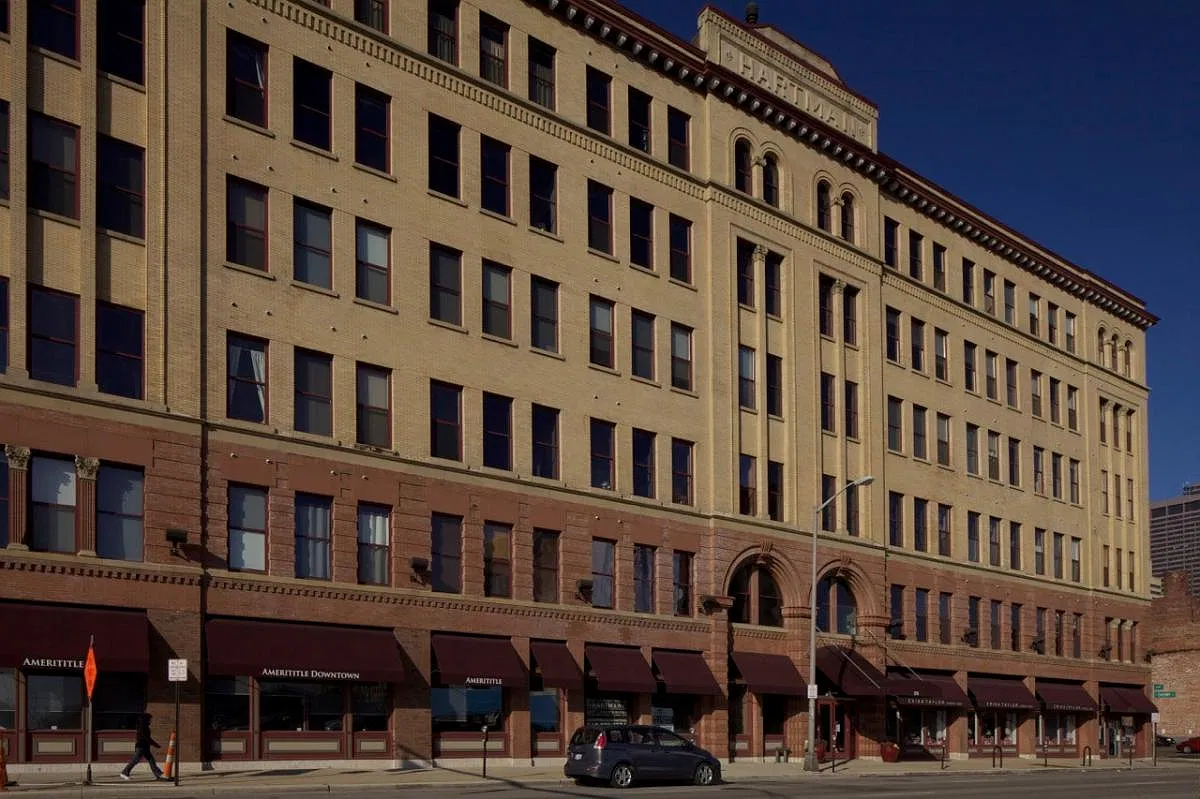150 E Main St — Photo 2