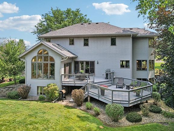 3rd image of 7377 Cedar Crest Dr