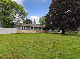 8485 Winnetka Heights Dr, Golden Valley, MN 55427