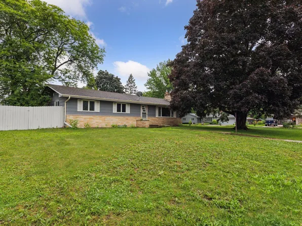 8485 Winnetka Heights Dr, Golden Valley, MN 55427