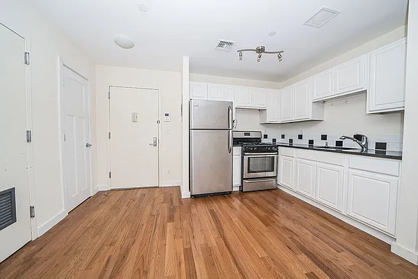 Rented by Level Group | media 15