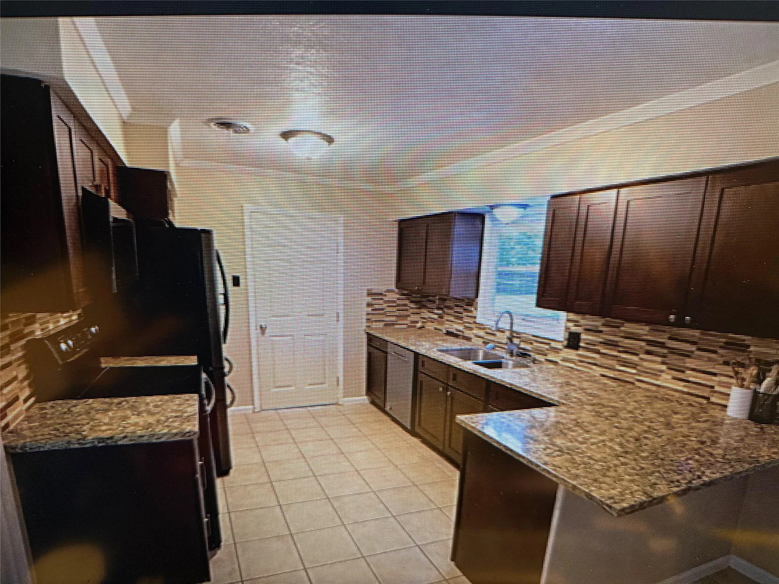 4 bed, 2.0 bath, 2268 sqft, $2,000 — Photo 1