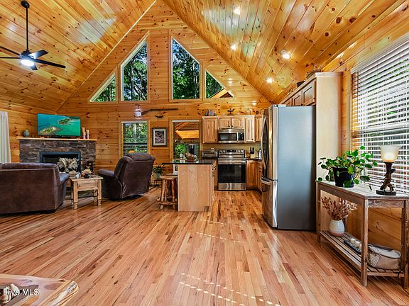 5th image of 84 Oakcrest Lane