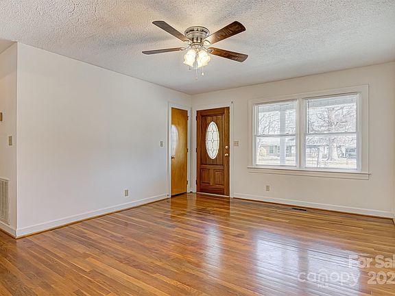 5th image of 2726 Fairwood Dr SE