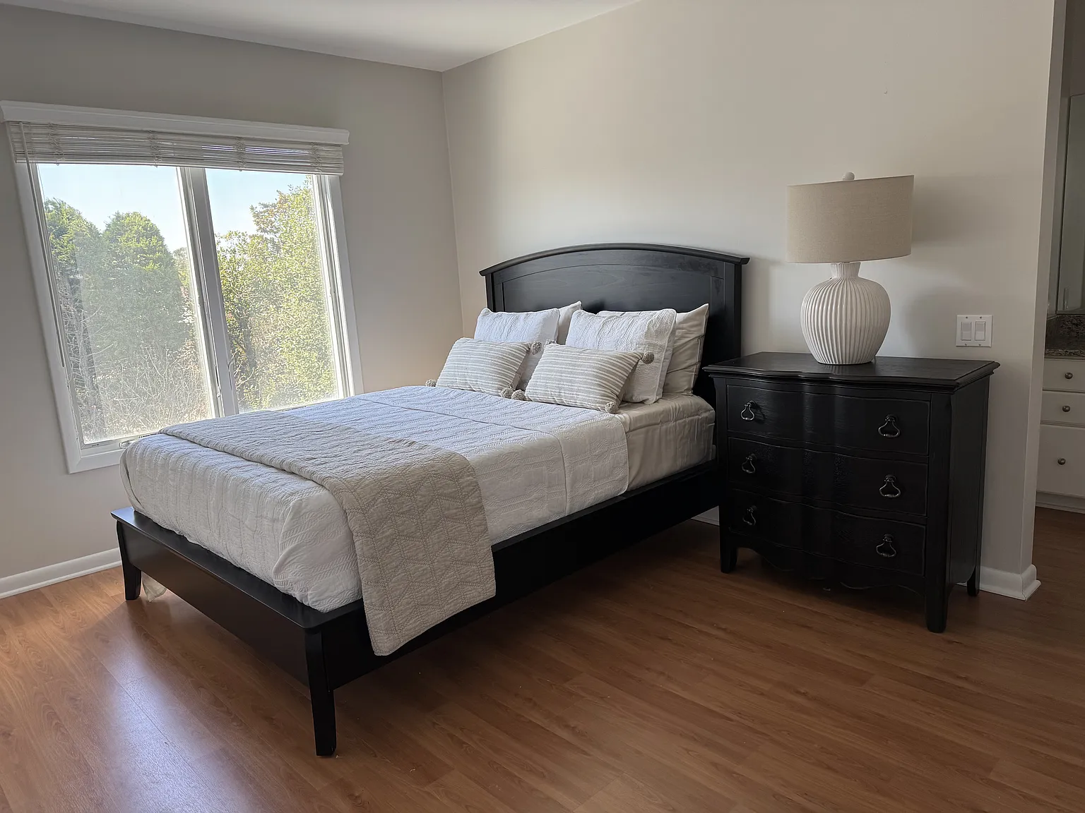 2 bed, 950 sqft, $2,000 — Photo 2