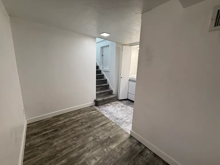 909 E Crandall Ave — Photo 17