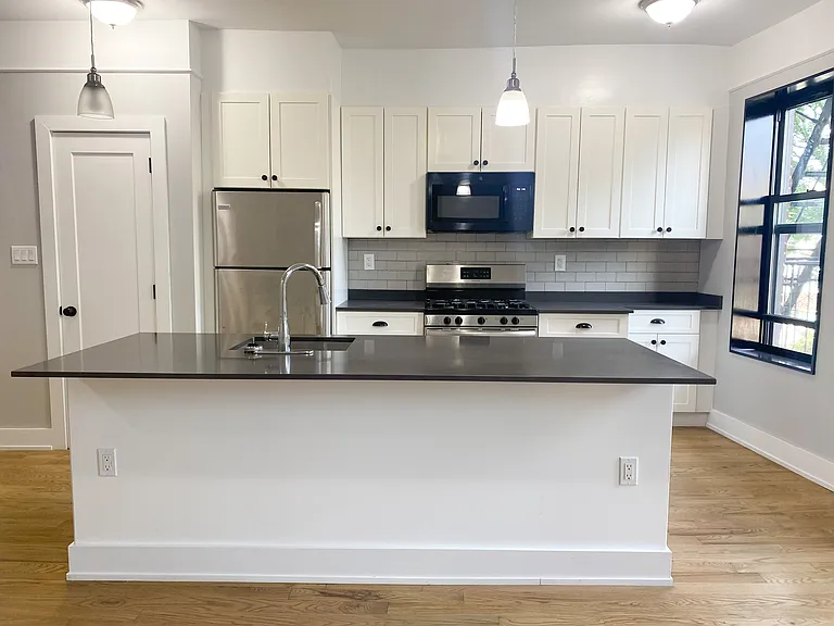15711 Sanford Ave #C9 — Photo 3