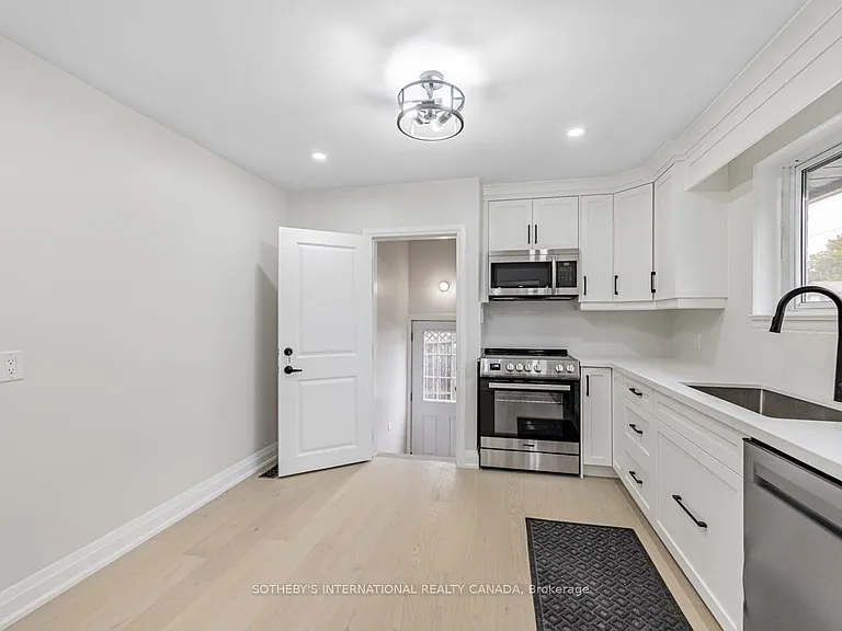 222 Hammersmith Ct #UPPER — Photo 6