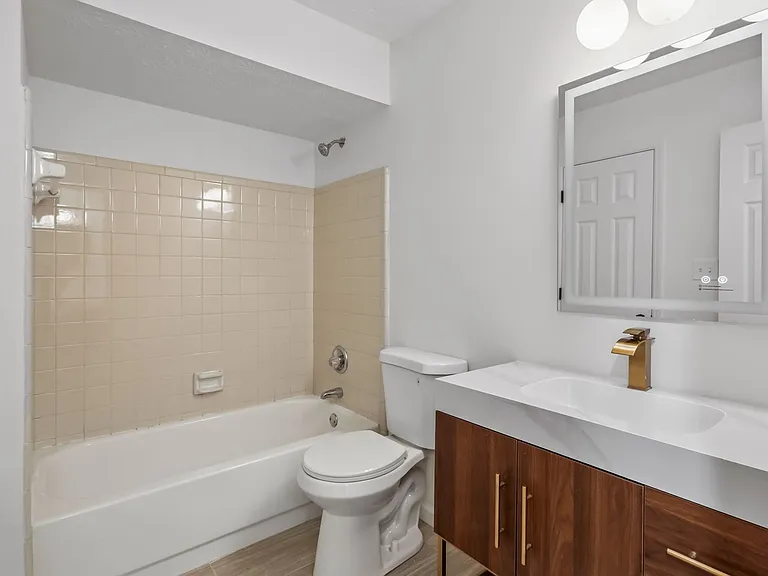 2280 Wellington Cir — Photo 16