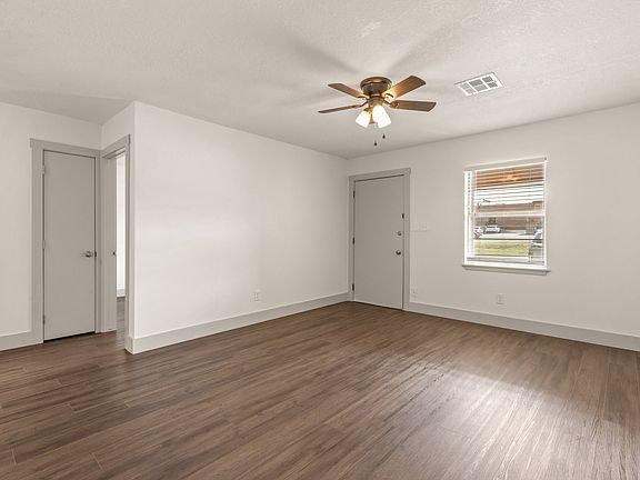 3rd image of 210 N Ash Ave #17013958