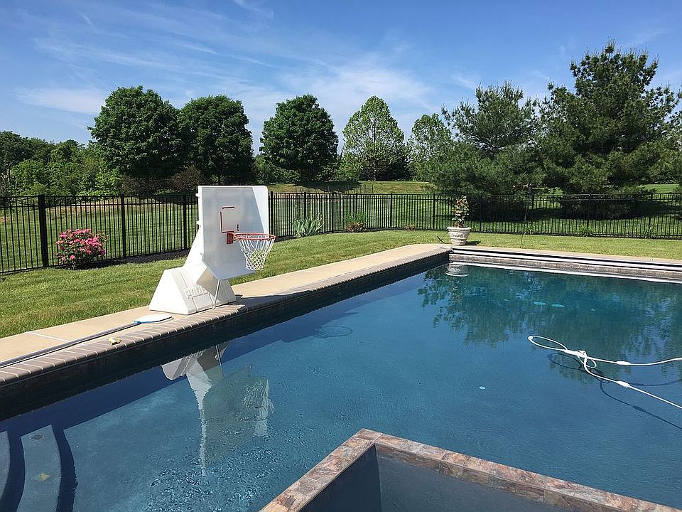 2nd image of 13 Longacre Dr