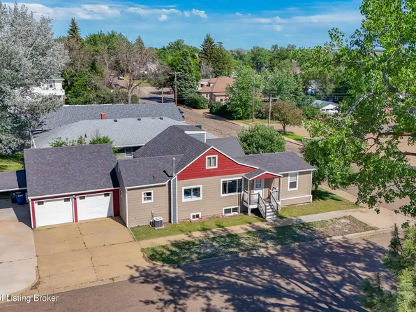 346 5th St W, Dickinson, ND 58601