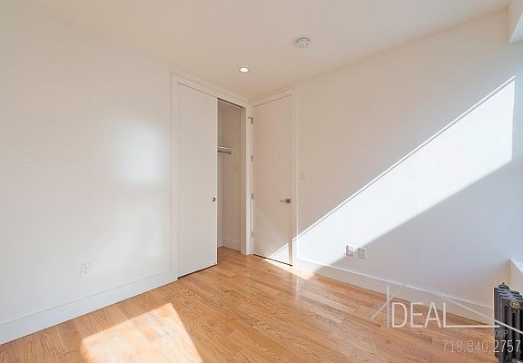 4th image of 310 12th St APT 3