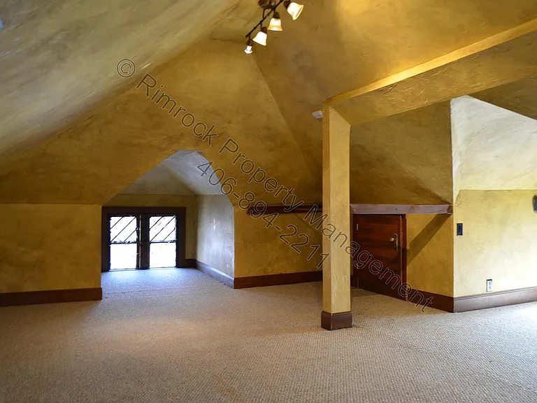 825 Avenue C — Photo 3