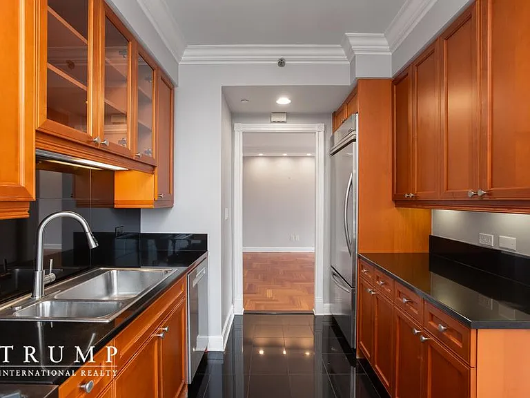 220 Riverside Blvd #21D — Photo 7