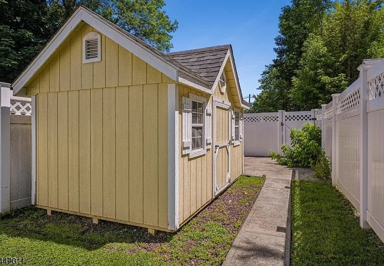 93 Centennial Ave — Photo 26