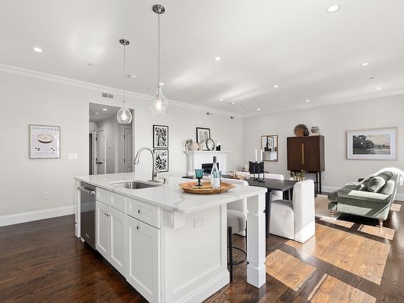 5th image of 160 W Broadway #Penthouse 3
