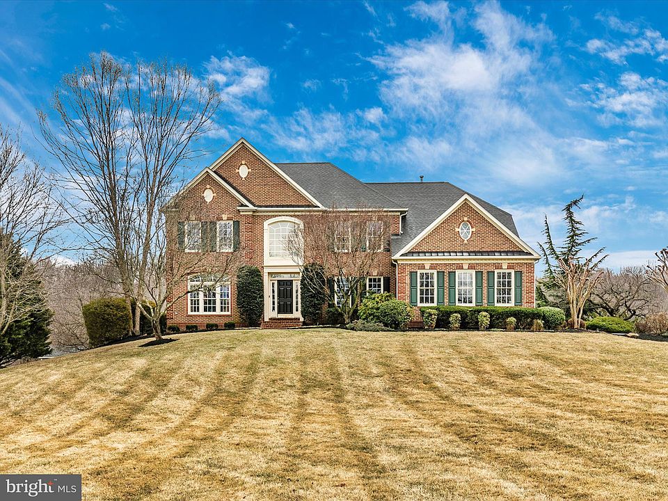 1st image of 22321 Essex View Dr