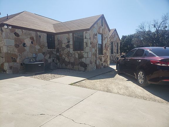 5th image of 402 E Harris Ave