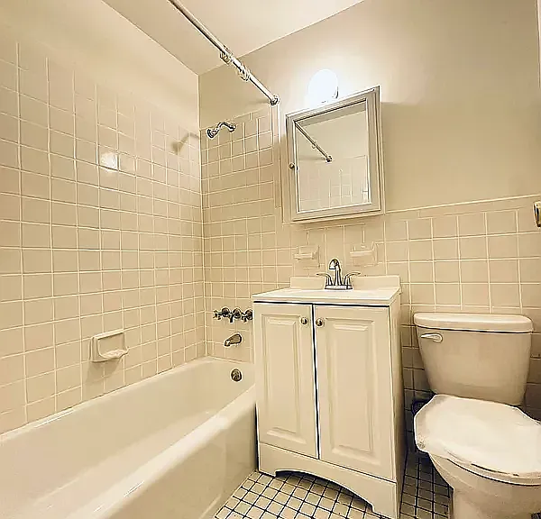 1321 3rd Ave #2A — Photo 2