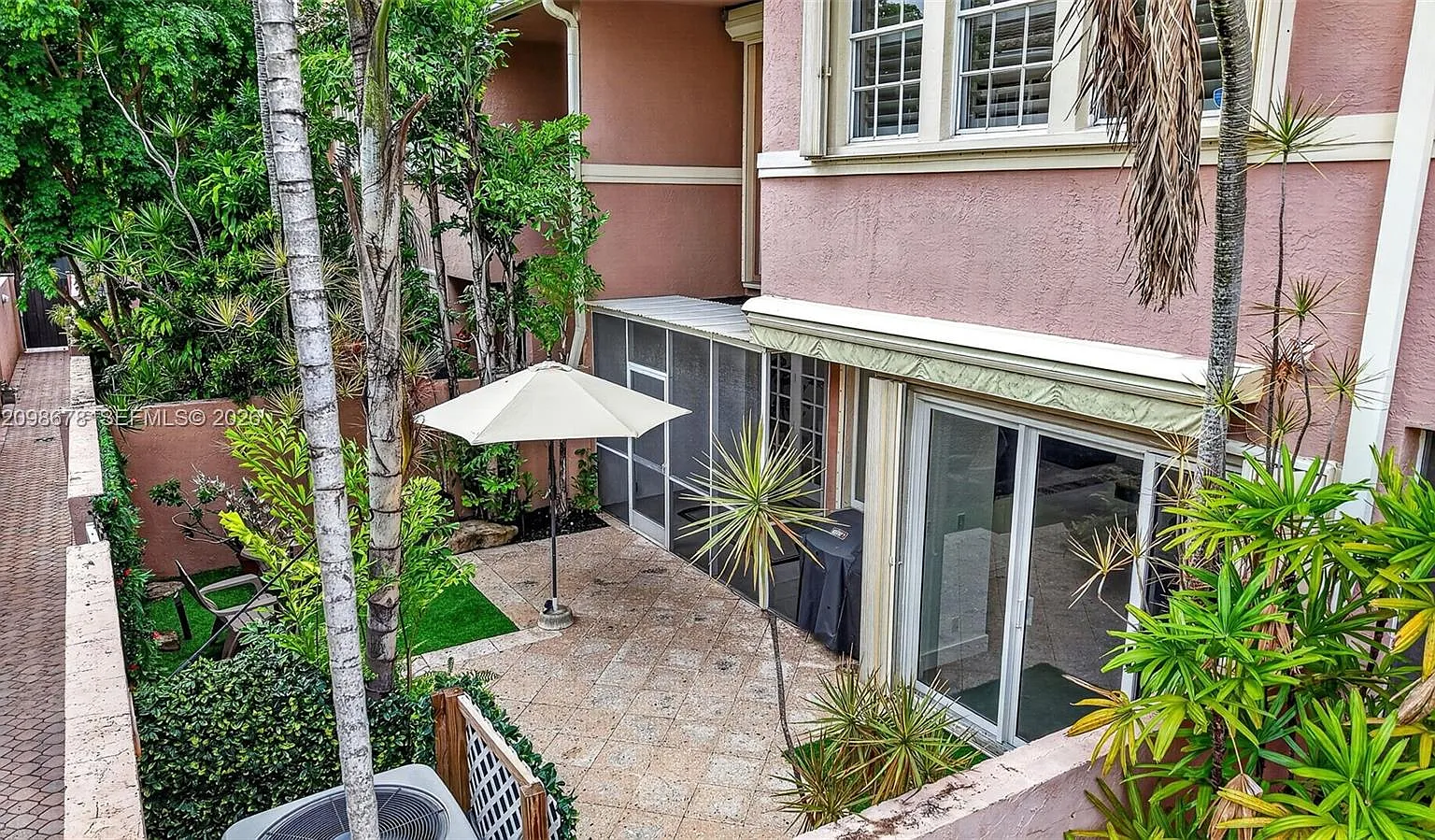 3 bed, 2.5 bath, 2501 sqft, $8,000 — Photo 4