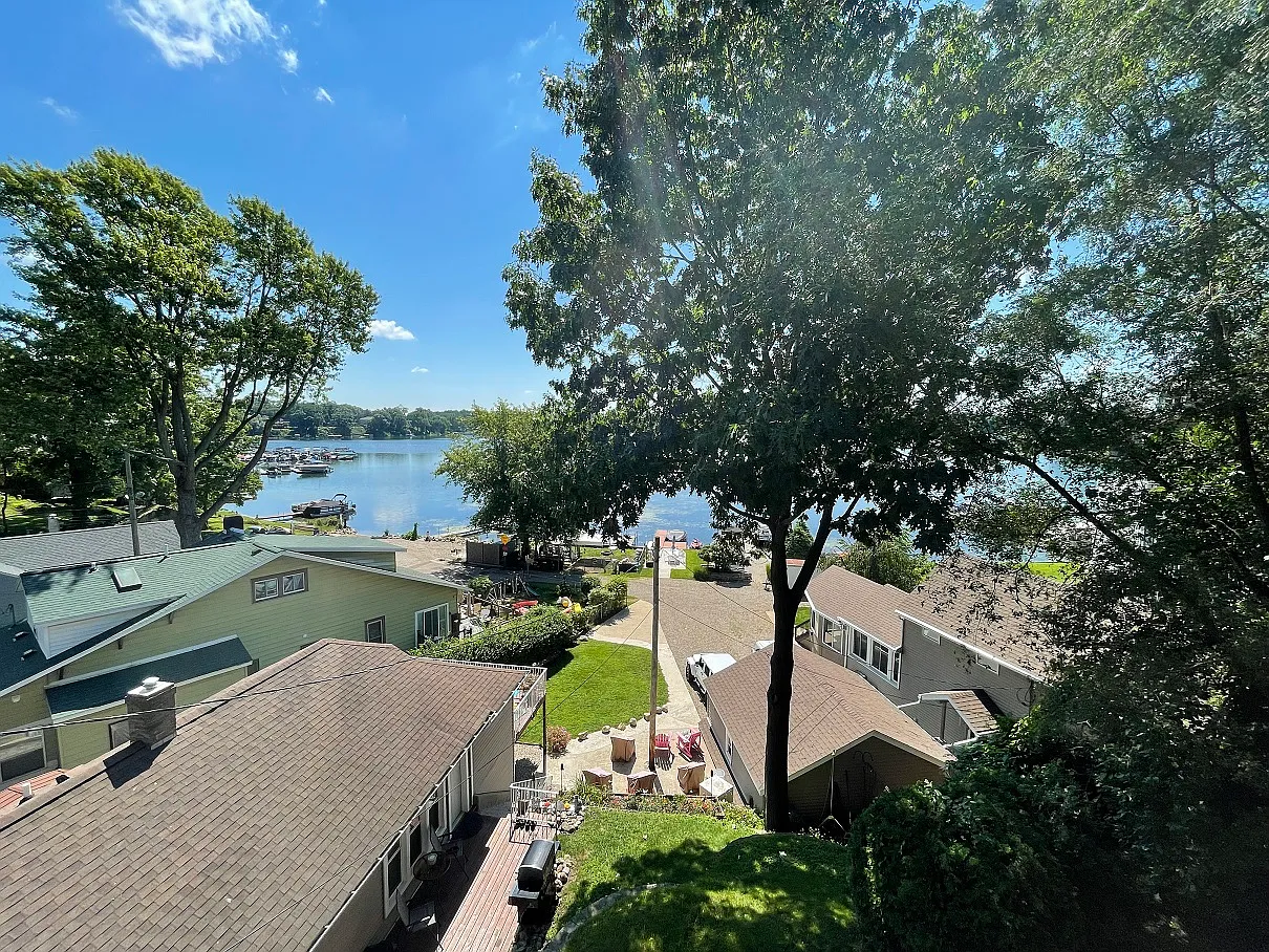 2 bed, 1220 sqft, $2,050 — Photo 2