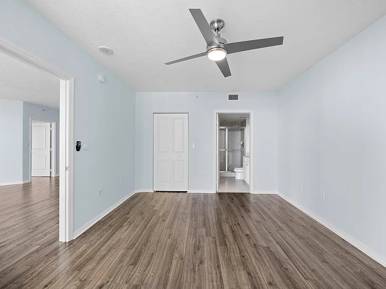 347 N New River Dr #1110 — Photo 17
