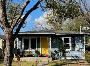 708 E Walnut St, Seguin, TX 78155