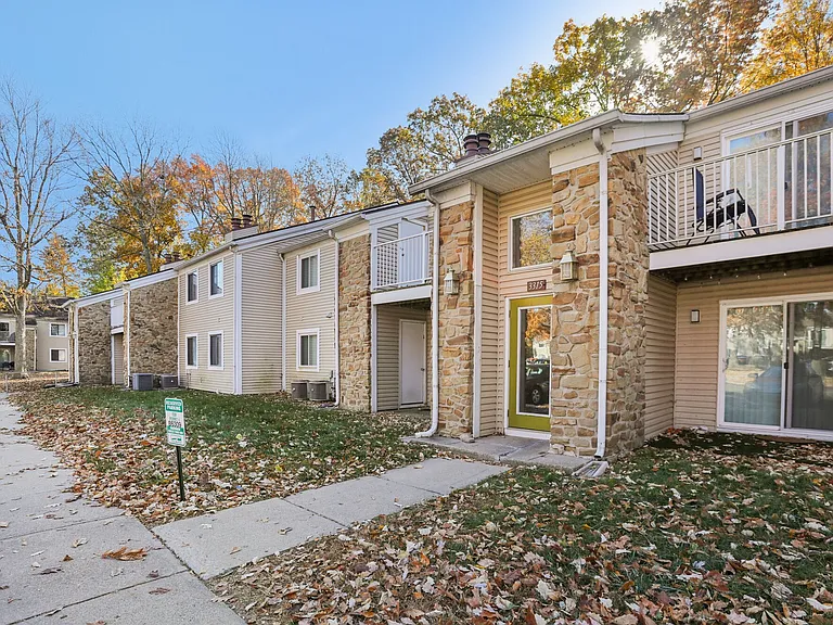 Twyckenham Apartments — Photo 32