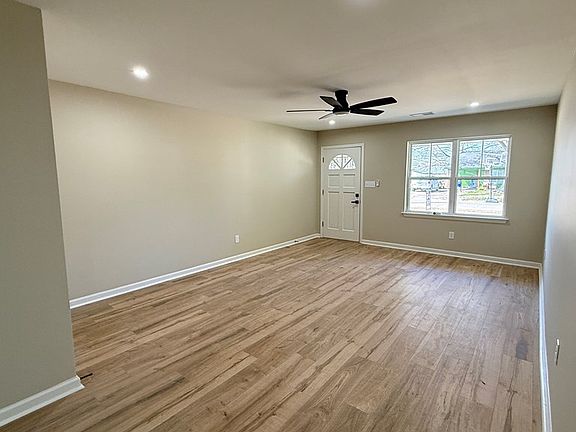 4th image of 820 Briarcliff Rd