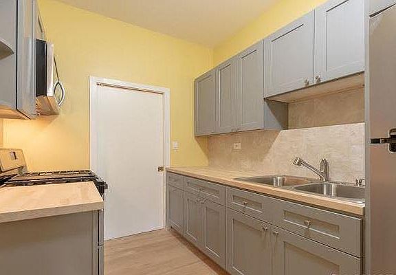 4th image of 5301 W Newport Ave #1S