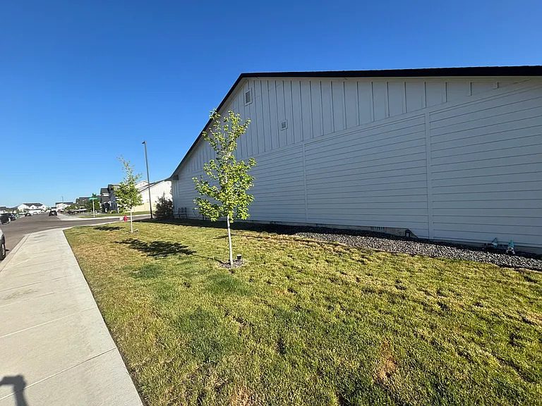 4858 N Elmstone Ave — Photo 4