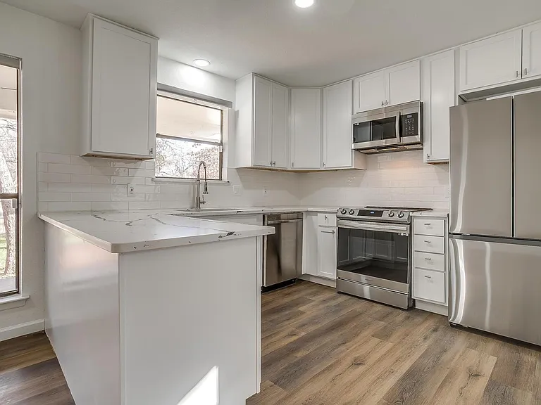 4107 Shamrock Dr — Photo 13