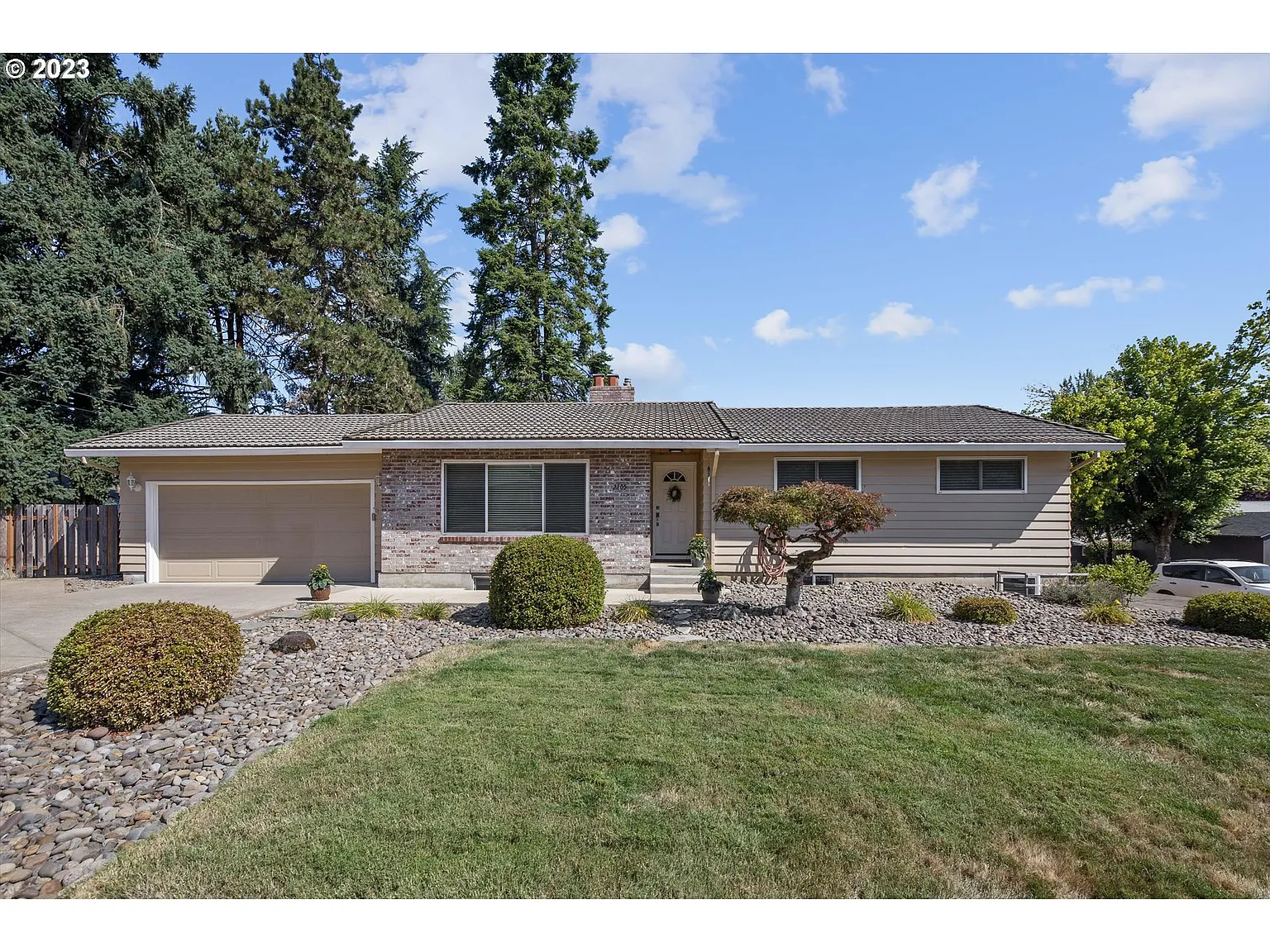2205 Maple Ter photo 1