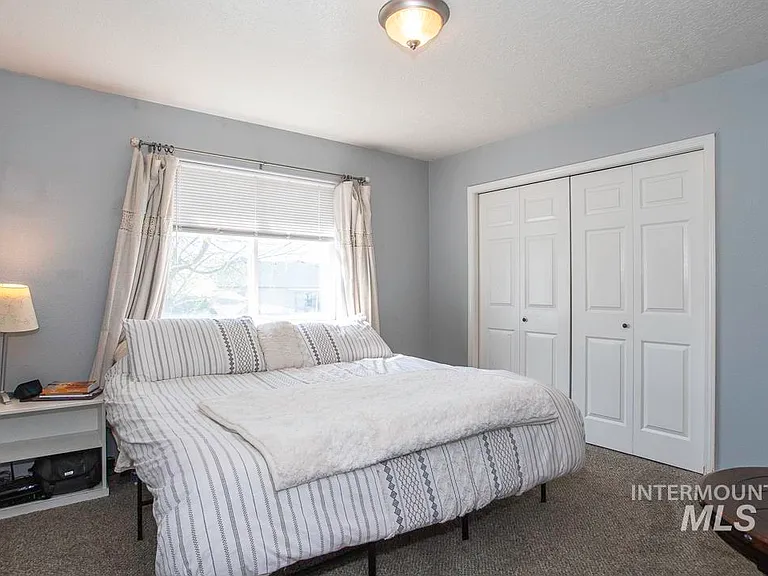 3924 Lexington St — Photo 5